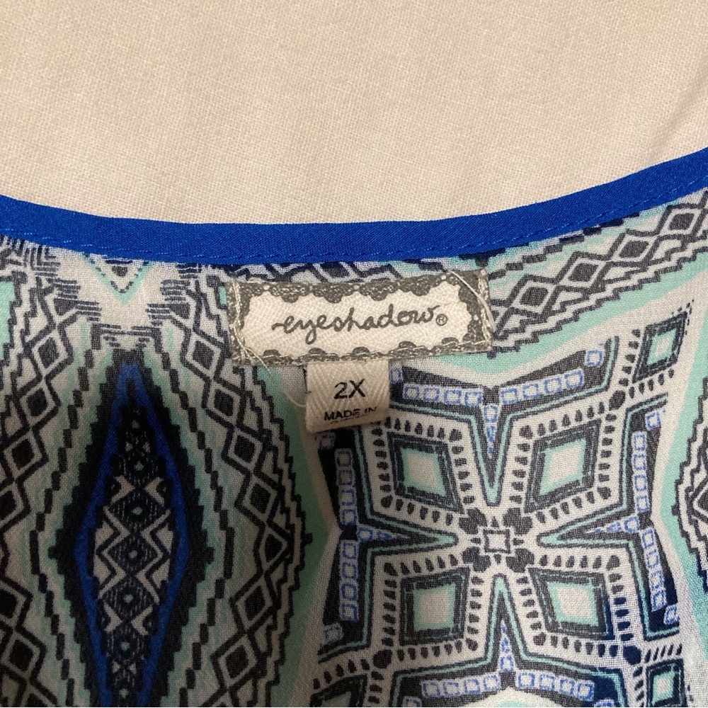 Eyeshadow Blue Geometric Women's Top - Picture 4 of 11